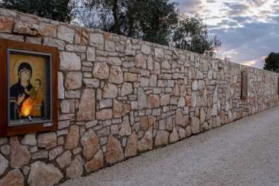 Terlizzi, quel vialetto scandito da 28 dipinti della Vergine: � la "Strada delle Madonne"